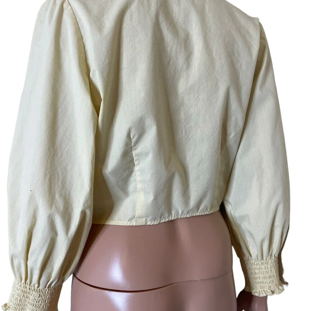 Abercrombie & Fitch pale yellow cropped front tie long sleeve ruffled V-neck SM